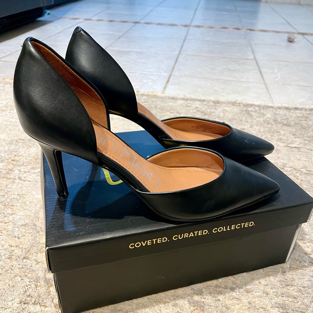 Calvin Klein black pointed toe heels size 7